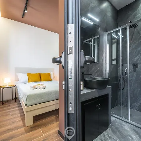 Studio Noir Apartment